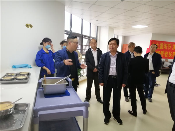 安徽省民政厅养老服务处胡前义处长在市、区民政局领导陪同下，莅临我们安居养老护理中心视察指导工作