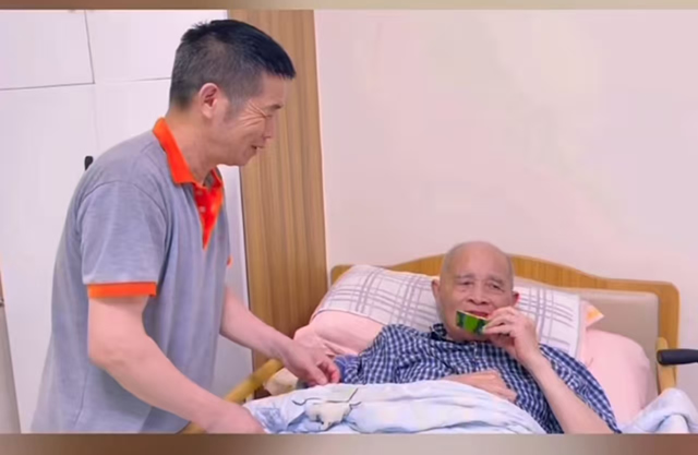 炎炎夏日送清凉，颗颗西瓜载爱心