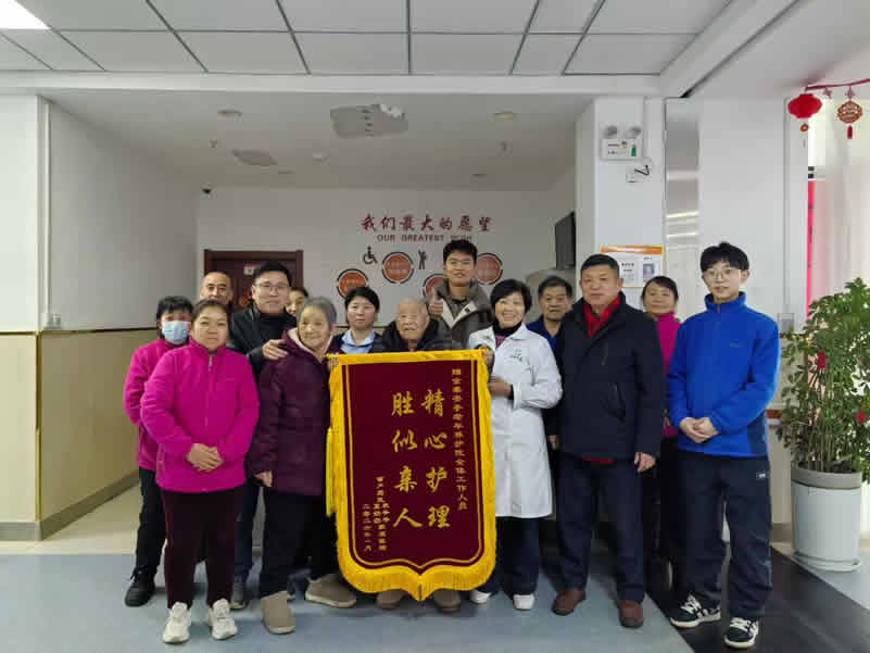 大年初一开门红，锦旗映初心